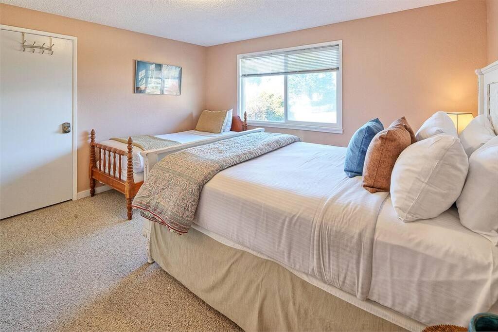 Ocean View Village Condo With Trails To Beaches Тринидад Экстерьер фото